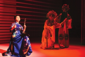 潇湘晨报——湘妹子蔡霞怀抱胡琴亮相国家大剧院